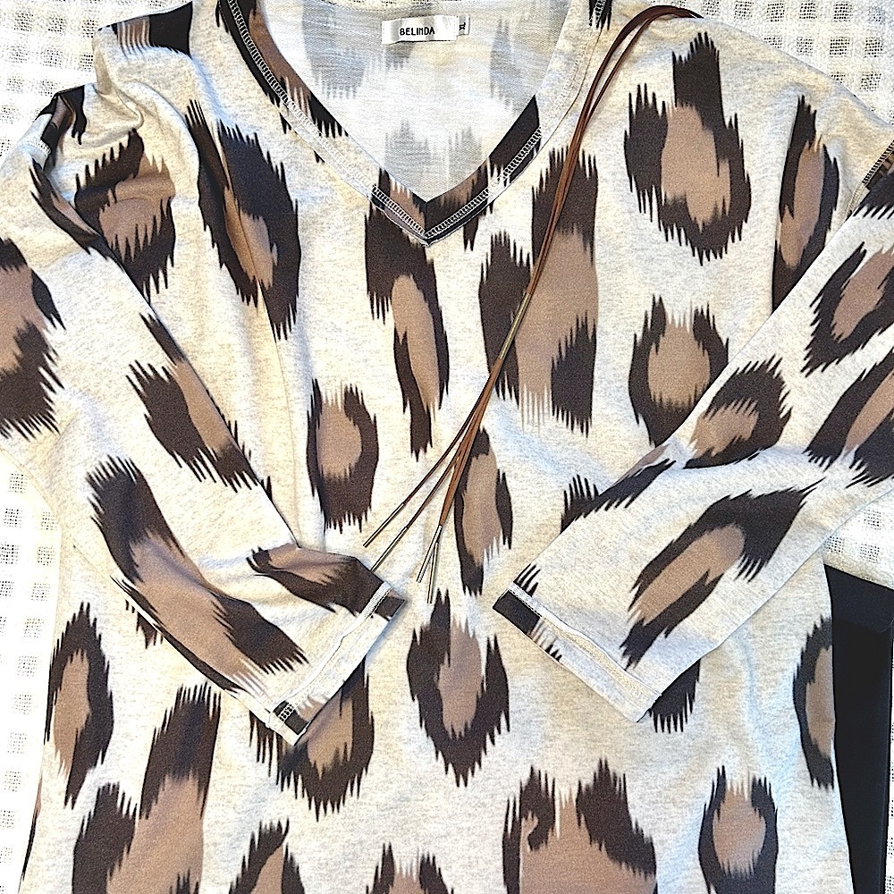 Cheetah Print V-Neck Top Size XL 4/$25